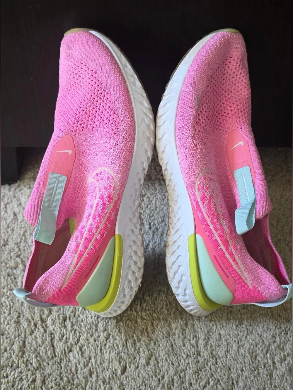 Nike slip design